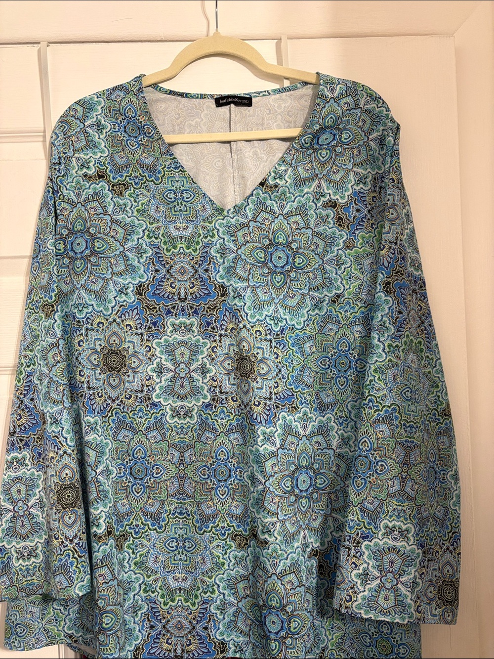 Blue Teal Green Medallion V-Neck Tunic Size 3X PtP 25 inches Length 28 1/2
